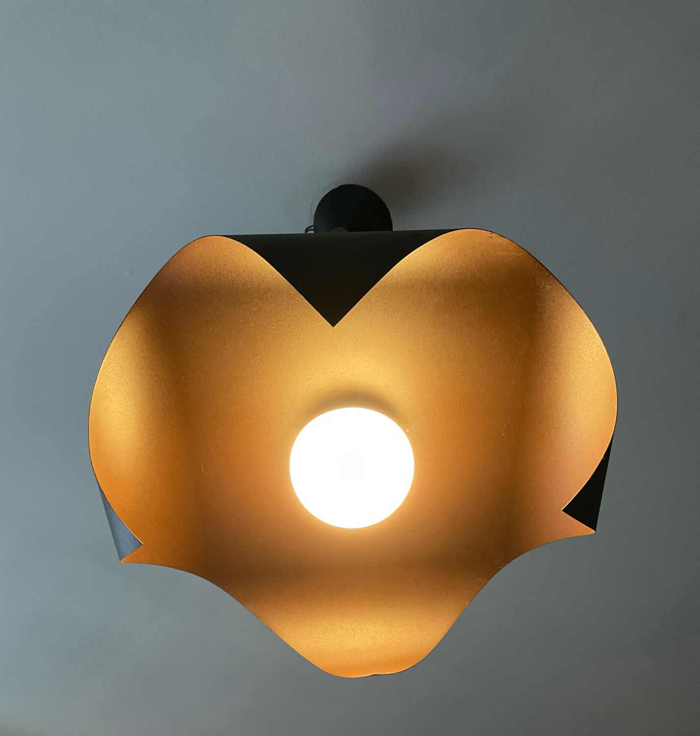 Design suspension in folded metal