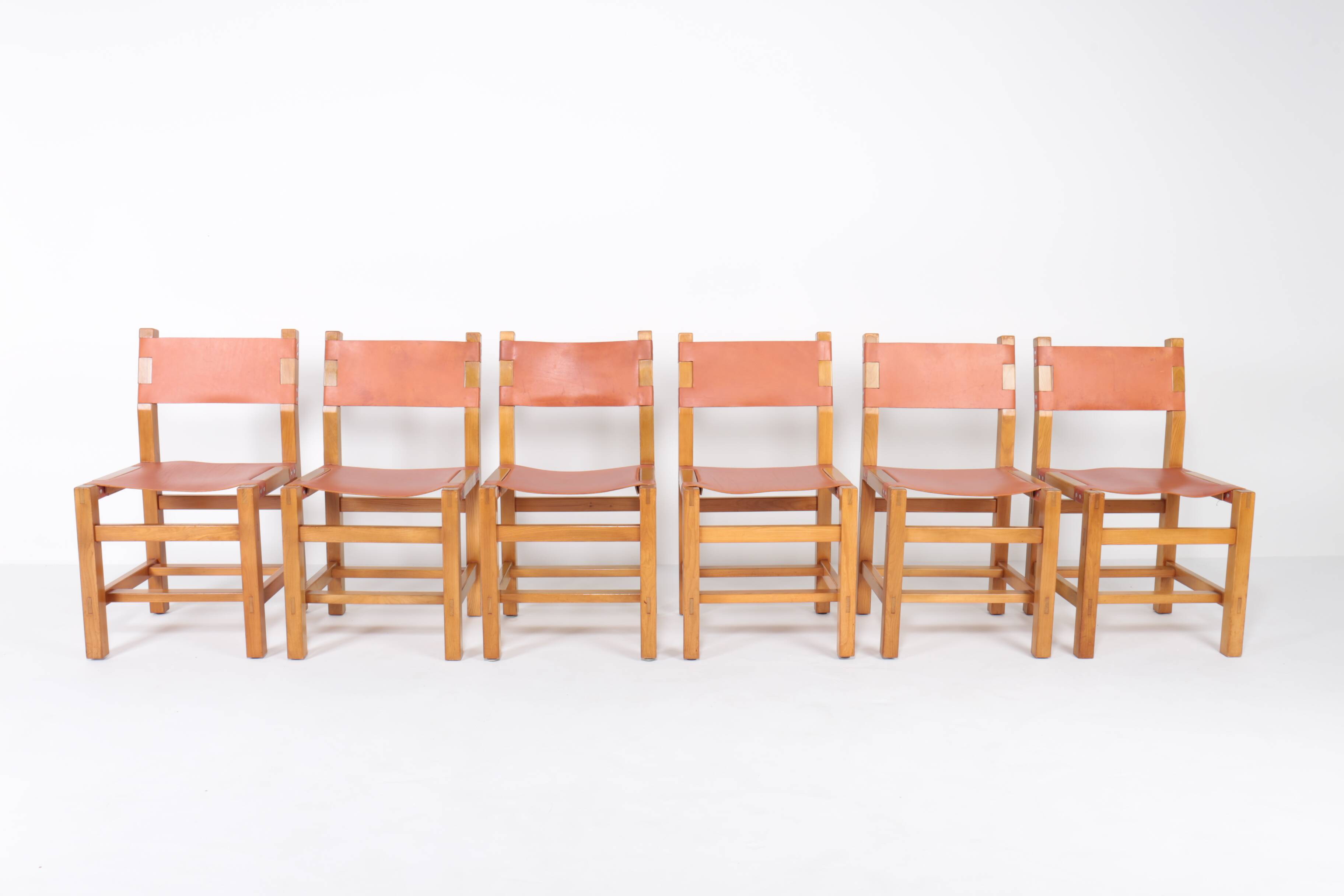 Set of 6 chairs in elm and leather Maison Regain edition