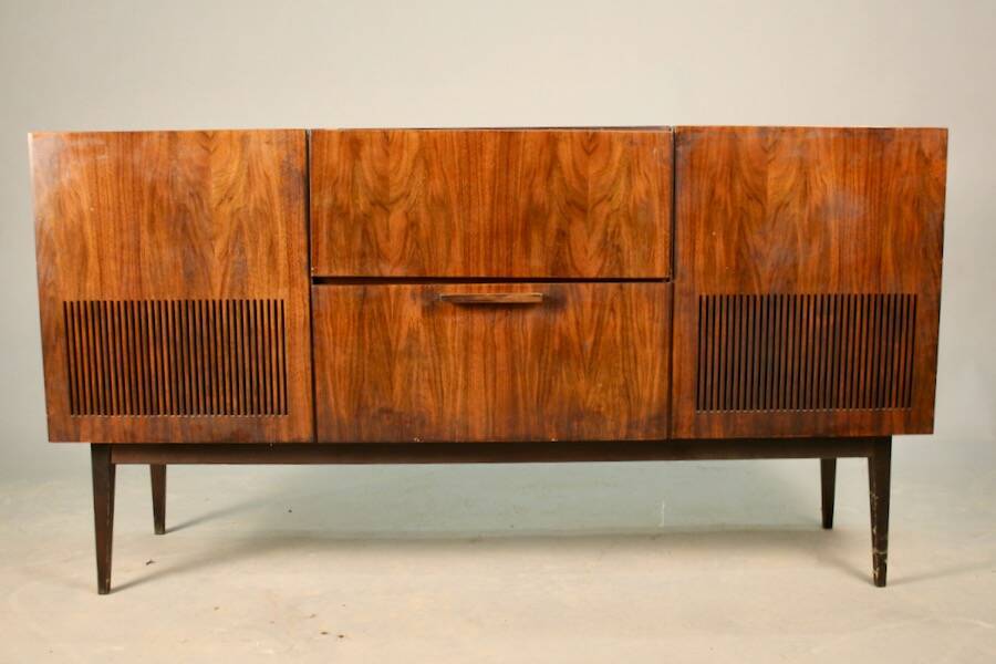 Vintage Schaub Lorenz Enfilade Hifi with its Two Speakers