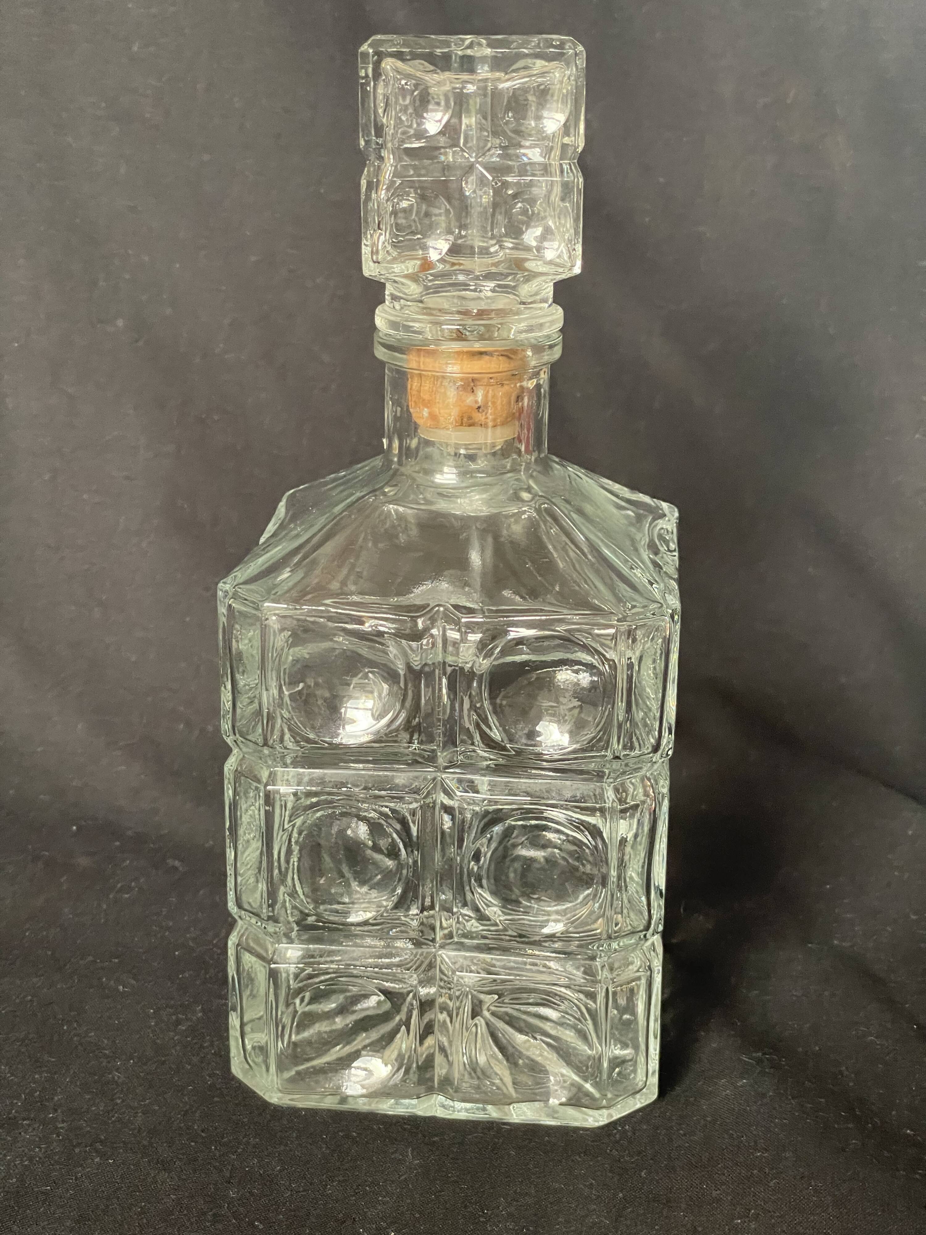 Vintage square whisky decanter square cap