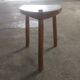Tabouret en bois tripode