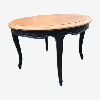 Round coffee table