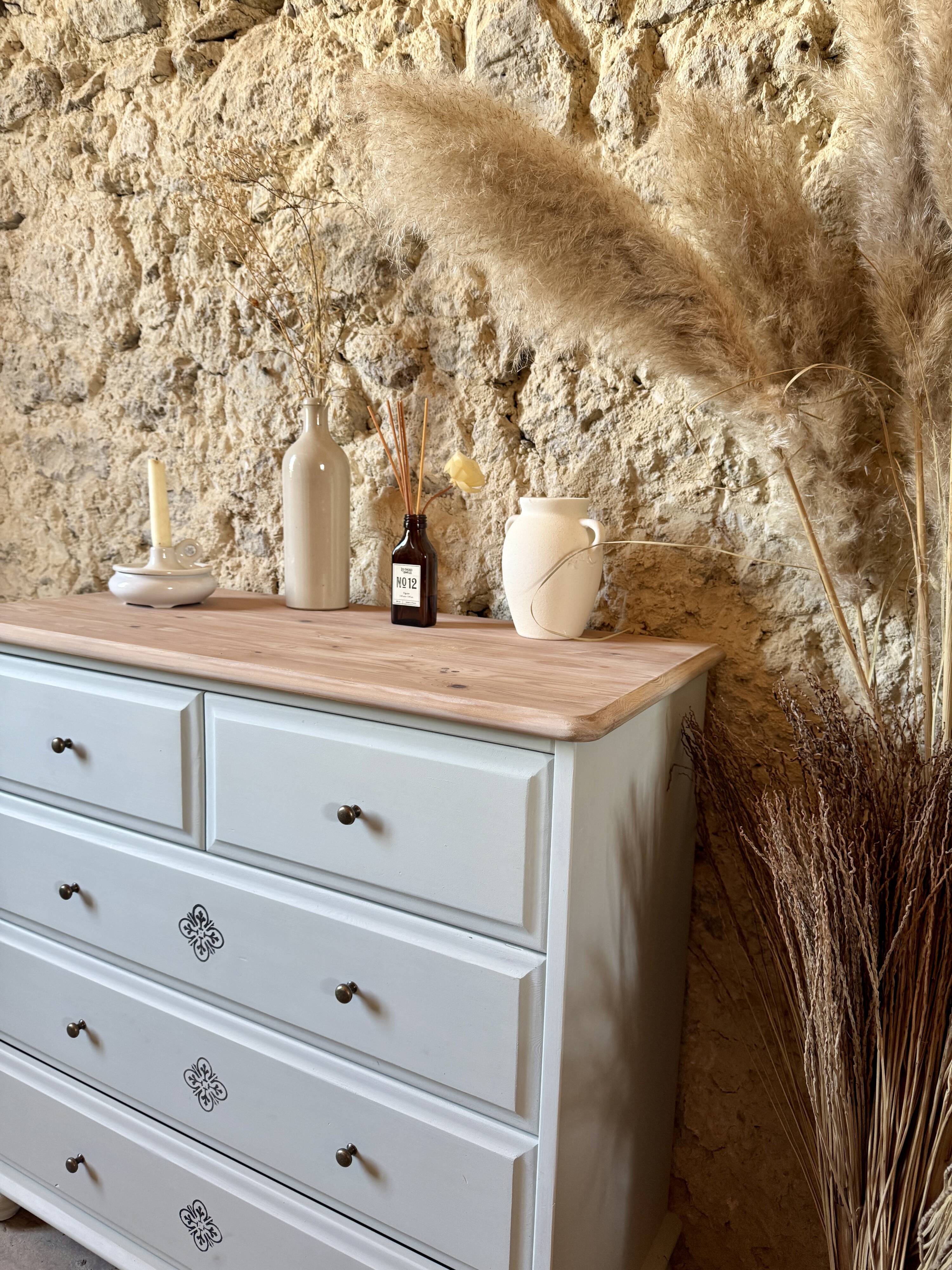 Chest of drawers