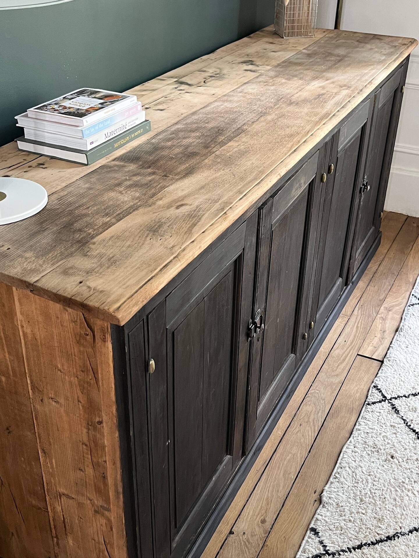Buffet ancien noir