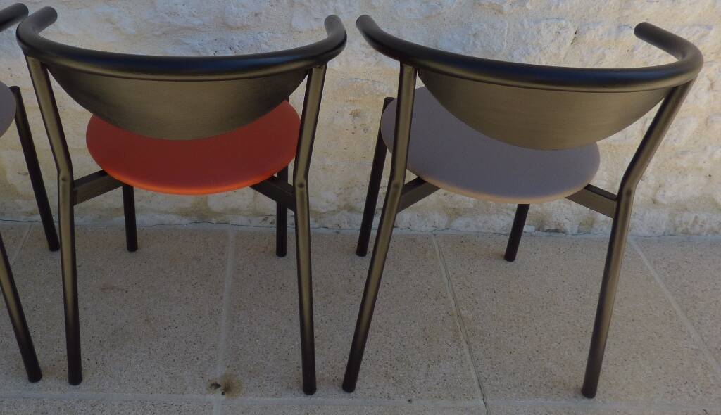 4 gondola-style chairs with a sturdy metal frame and faux leather.
