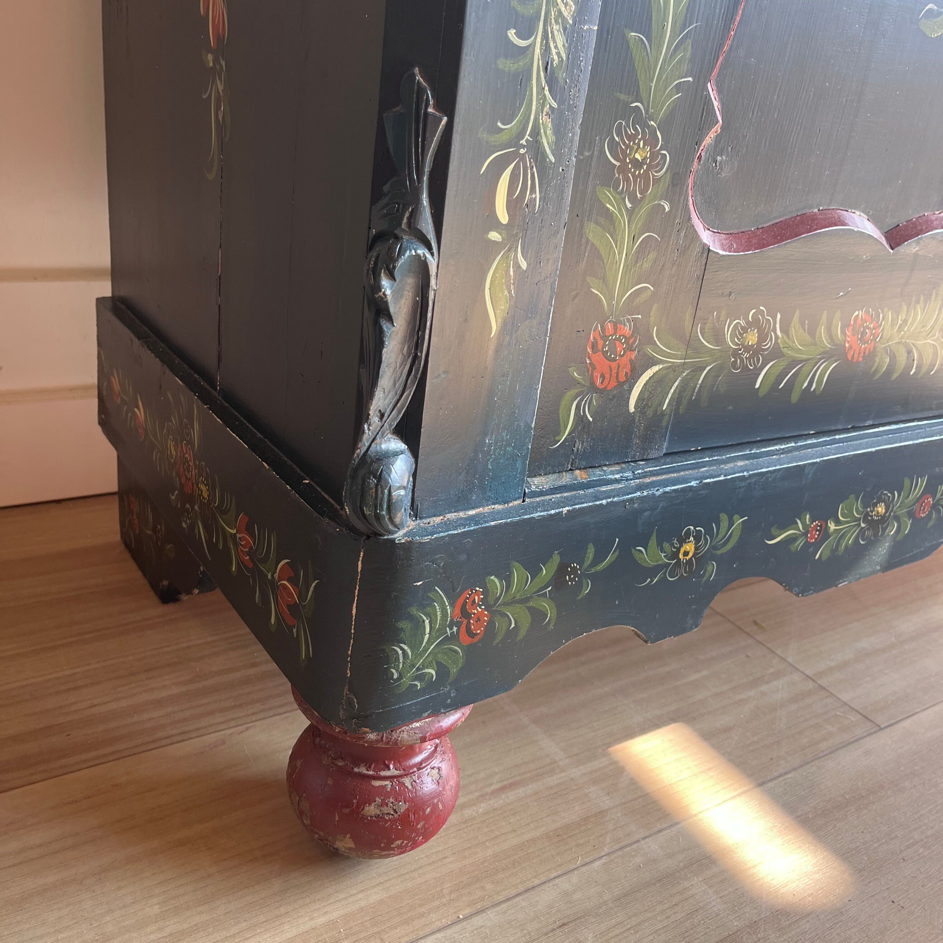 Biedermeier wardrobe hand-painted with Dutch folklore Hindelooper.