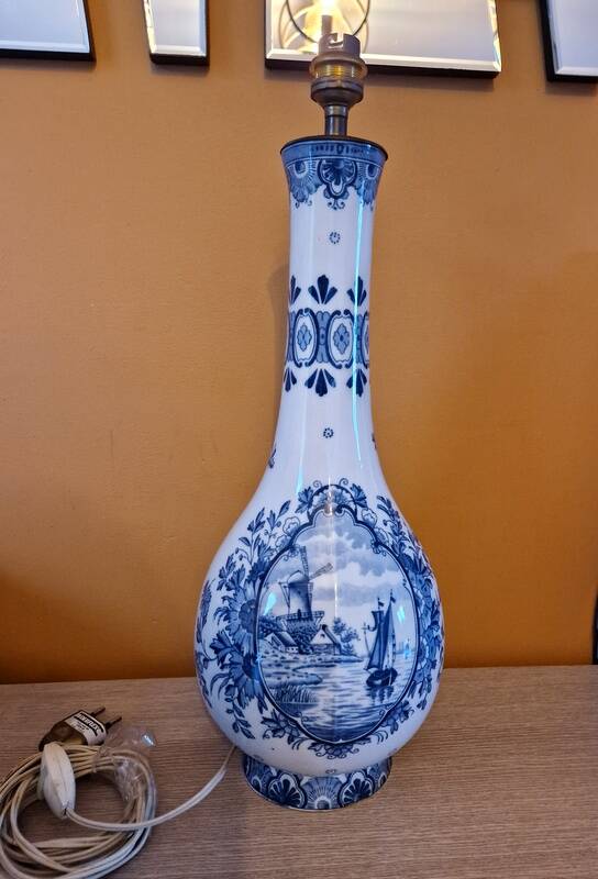 Royal Delft - Mosa Delft by Louis Regout (1832-1905) - Ceramic baluster lamp - 19th century