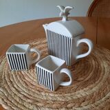 Coffee maker with duo cups