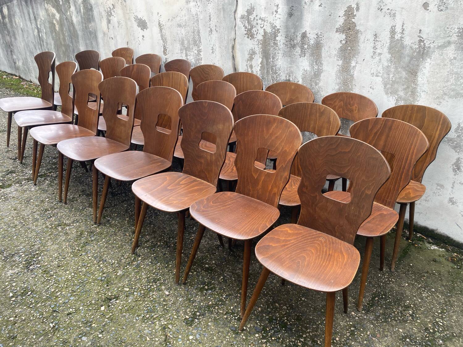 24 chaises bistrot Baumann, modèle Gentiane