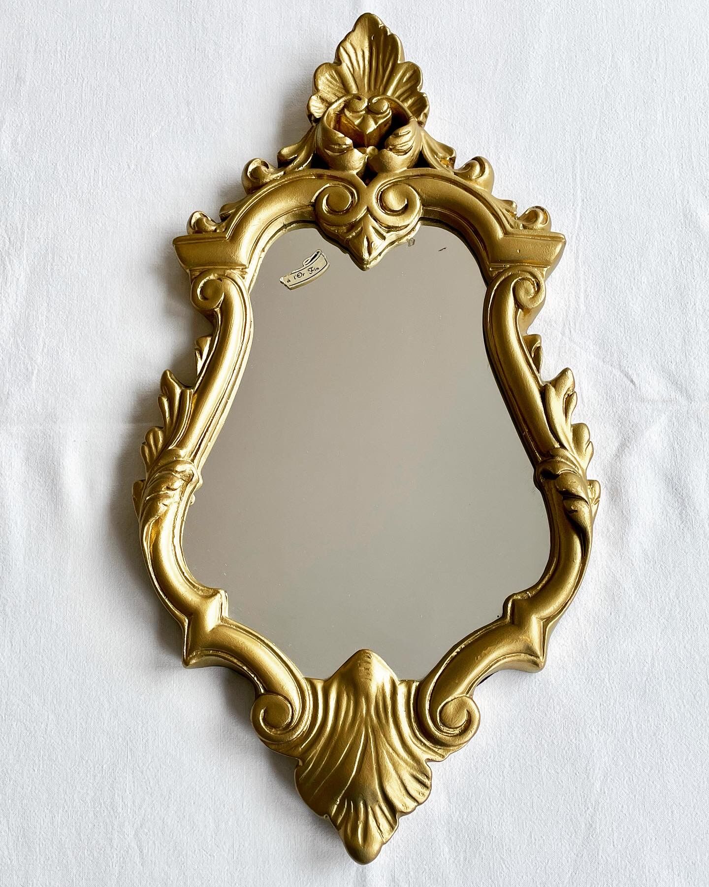 Baroque mirror in golden resin 26x49cm