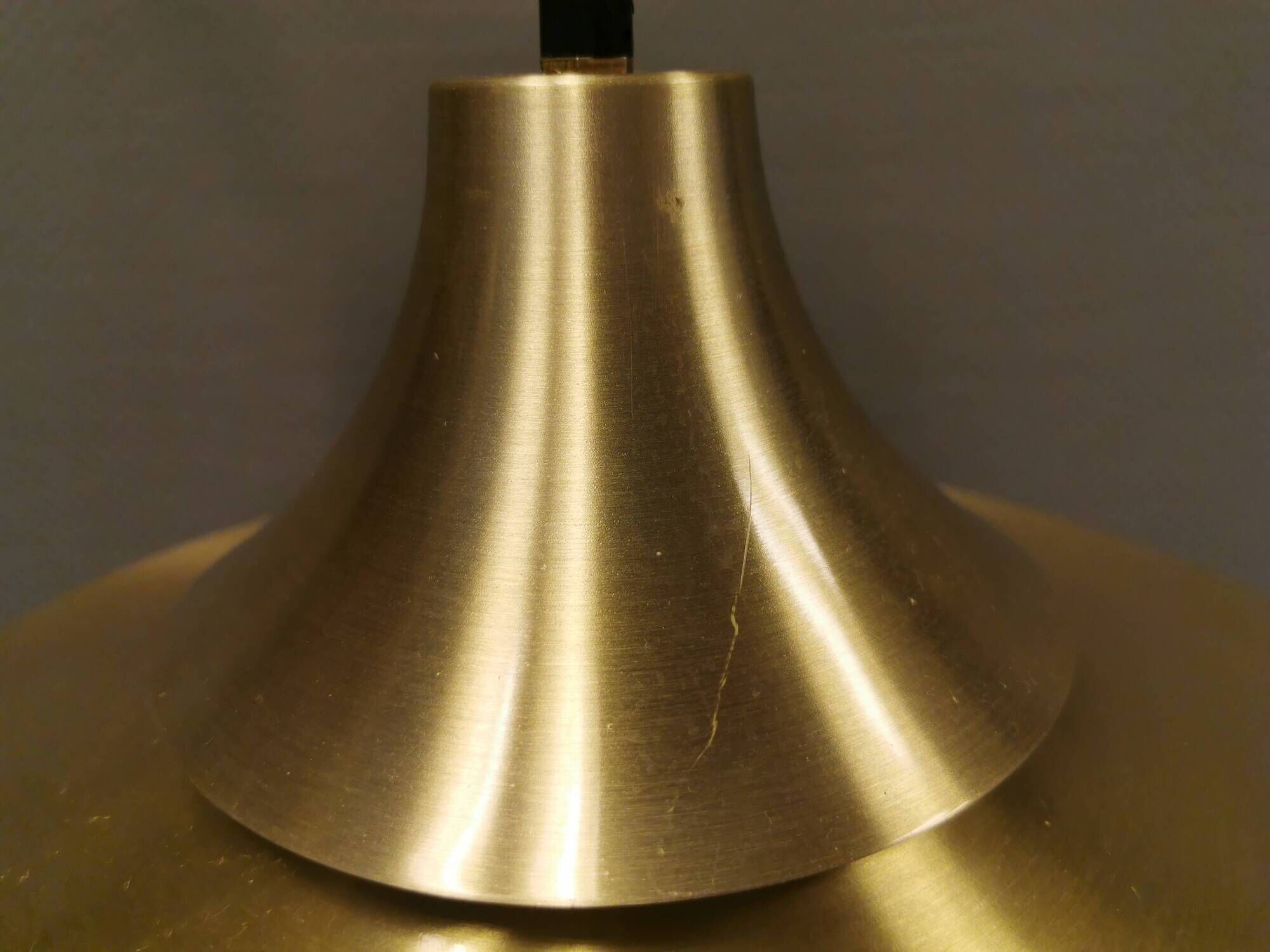 Danish Hanging lamp from the 80s in gold-coloured aluminium with hard-pressed plastic bottom grid an