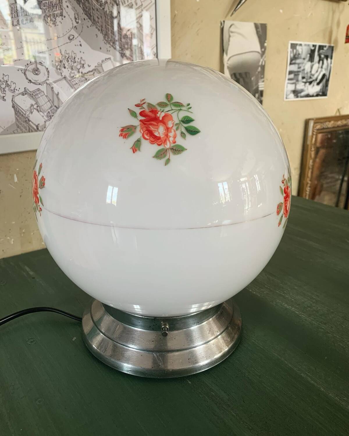 Lampe en opaline fleurie