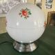 Lampe en opaline fleurie