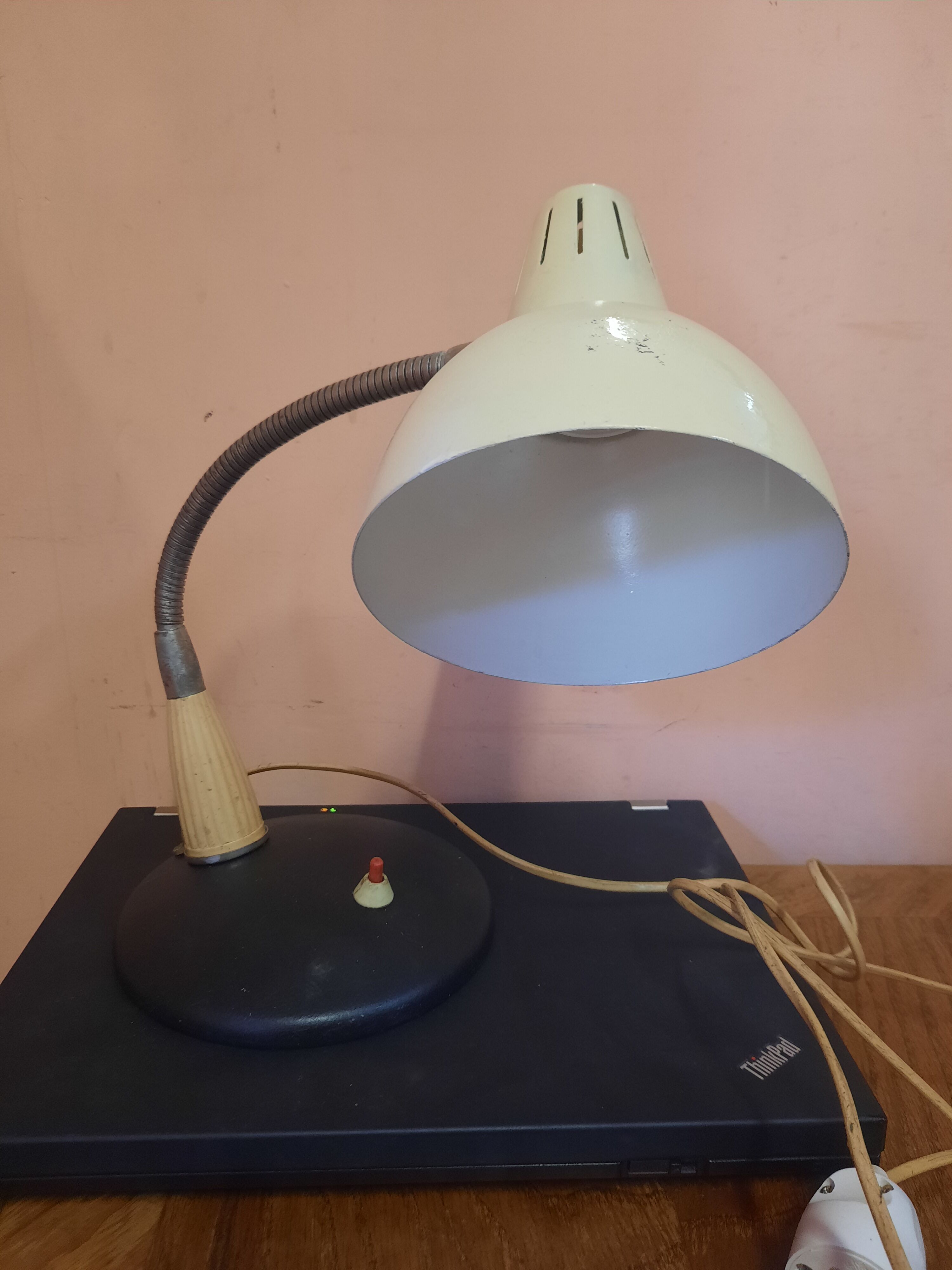 Industrial articulated table lamp