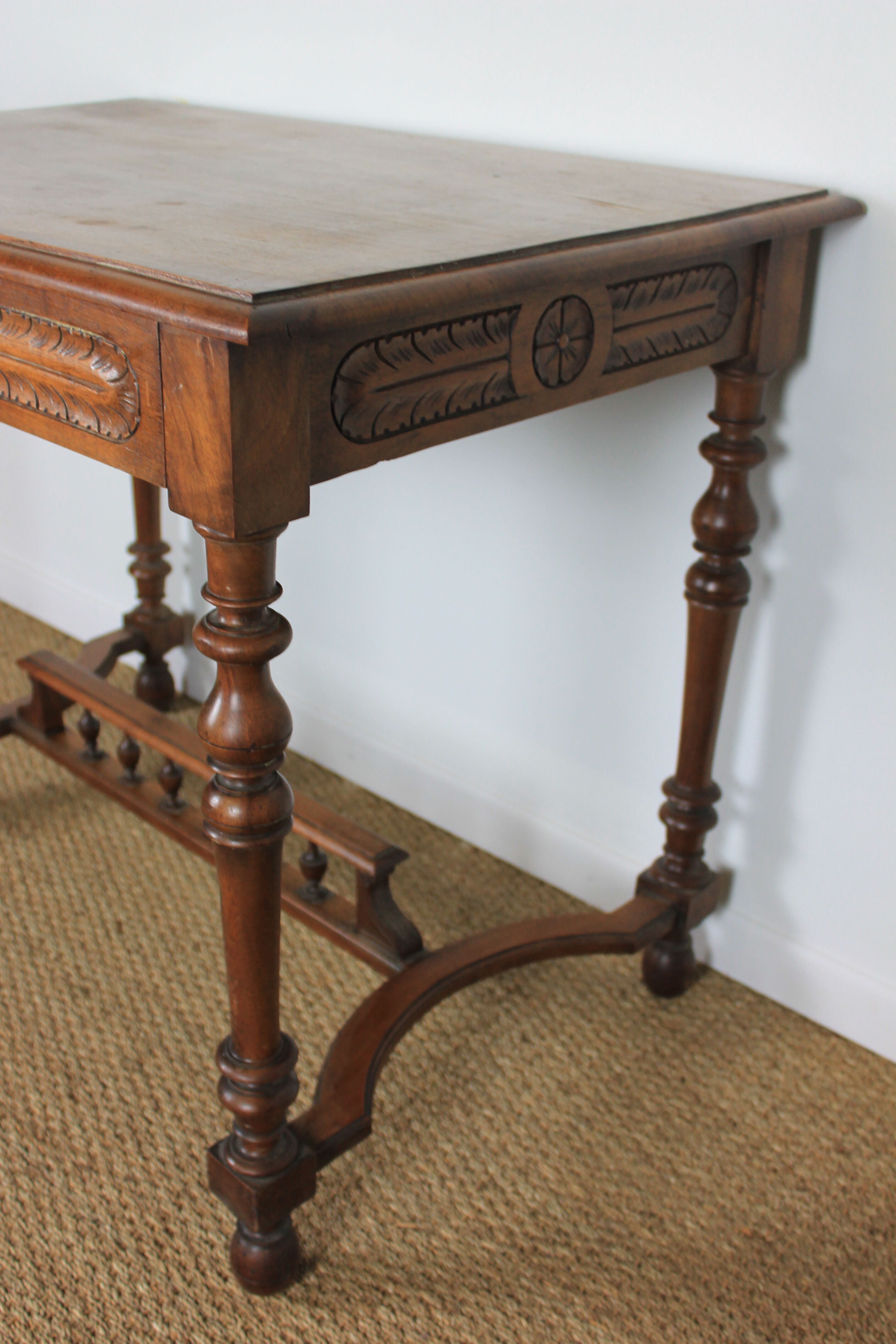Renaissance desk table