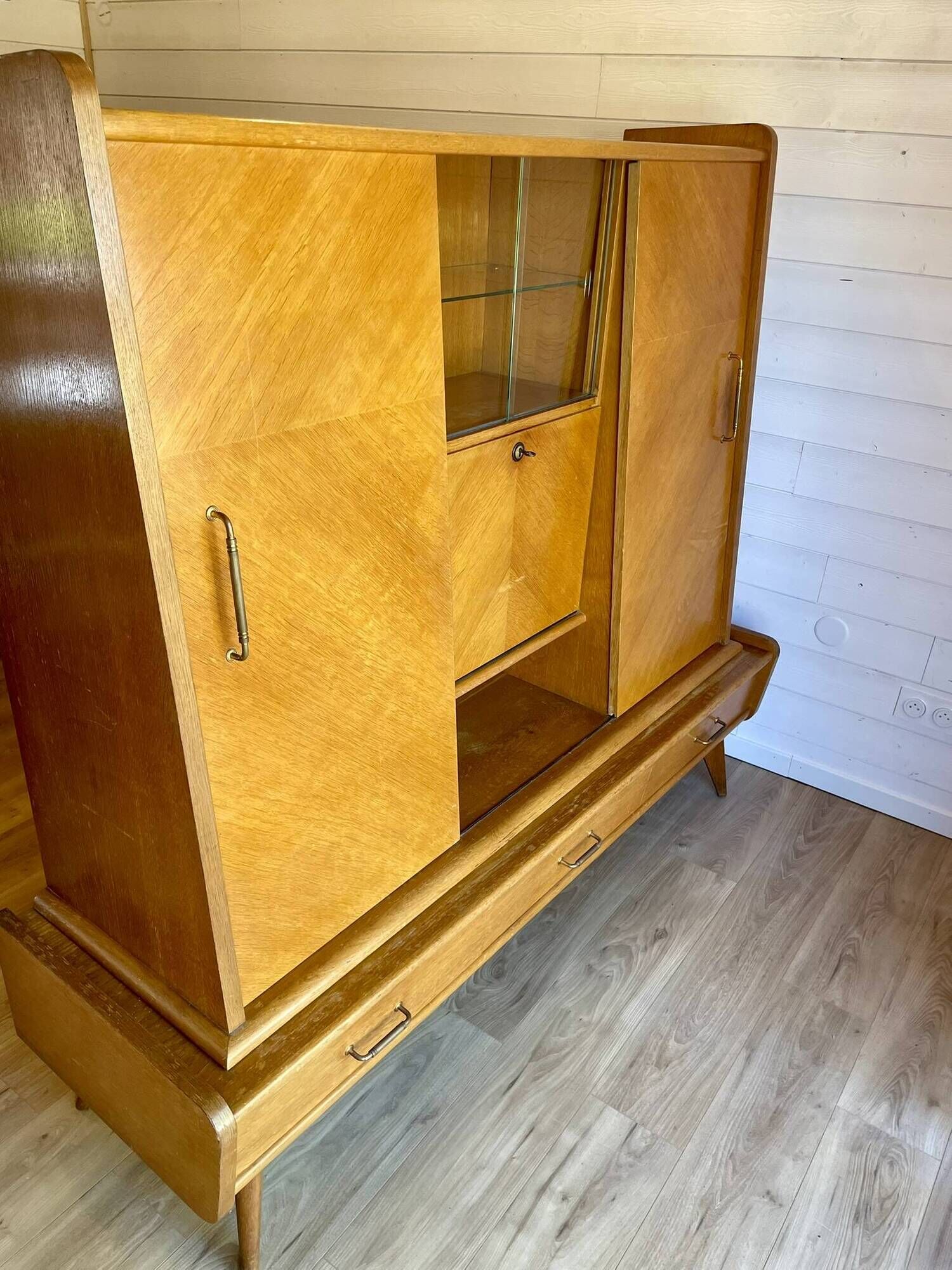 Vintage oak grand buffet Mid-Century Scandinavian with tapered legs from the 50s/70s.