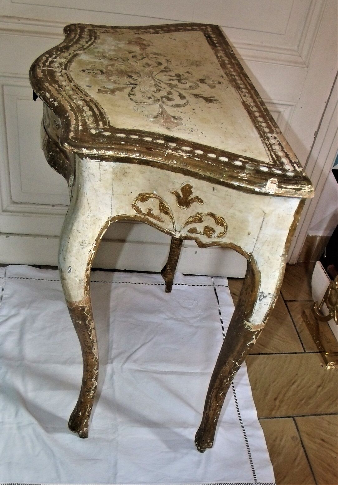 Venetian console