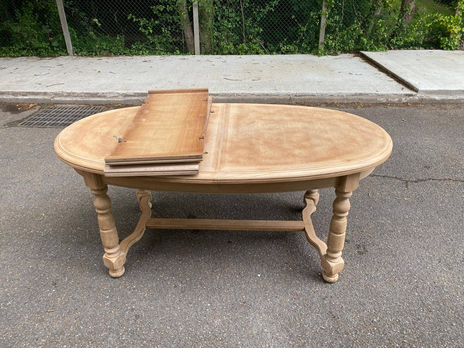 Table à manger de ferme ronde ovale extensible rénovée en bois brut 260cm