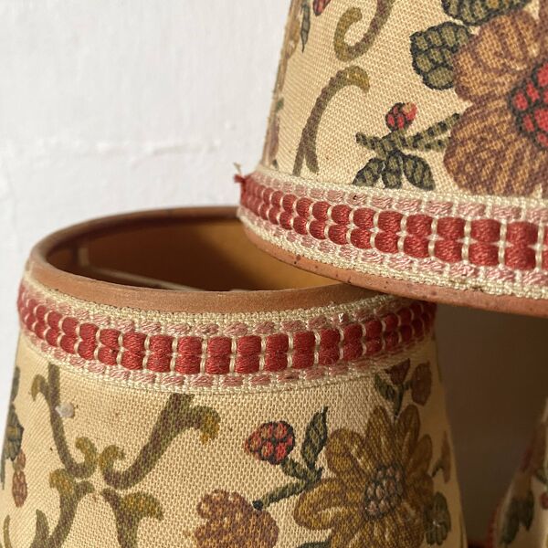 Lot d'abat jours anciens fleuris à clipser