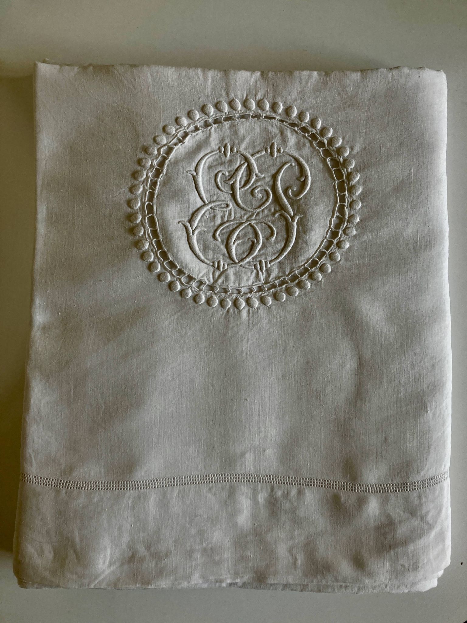 19th-century XXL linen fabric embroidered with polka dots, width 260cm.