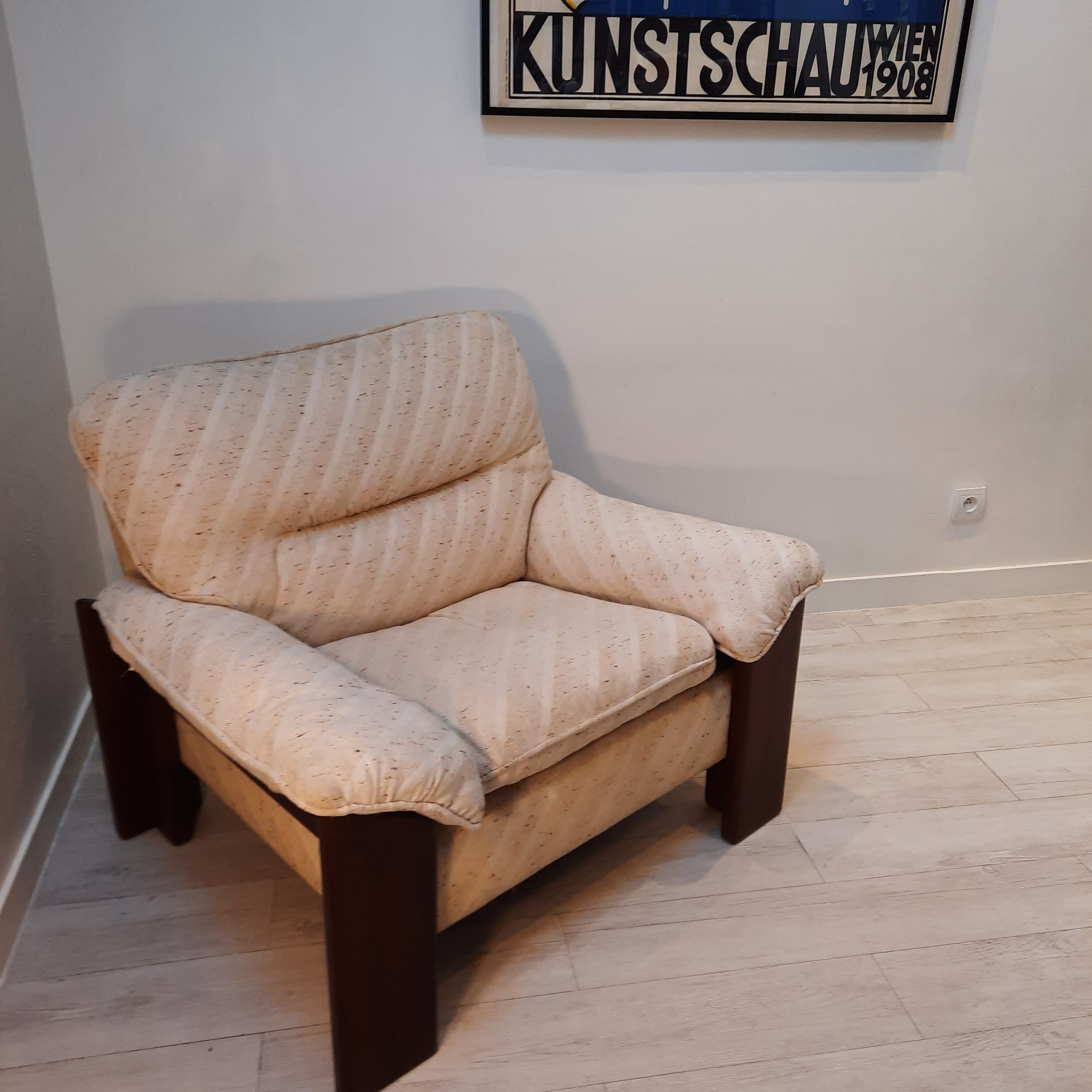 Pair of Italian armchair in Walnut 1970