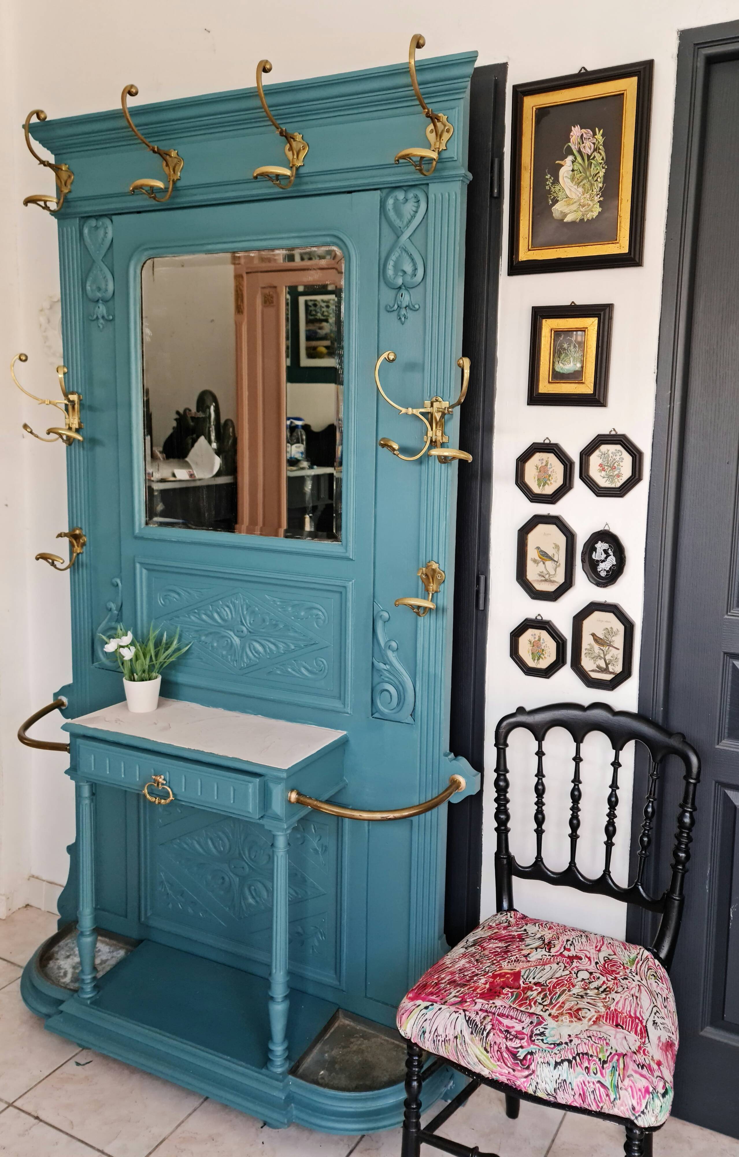 Wardrobe of entry cypres blue tray concrete wax elephant