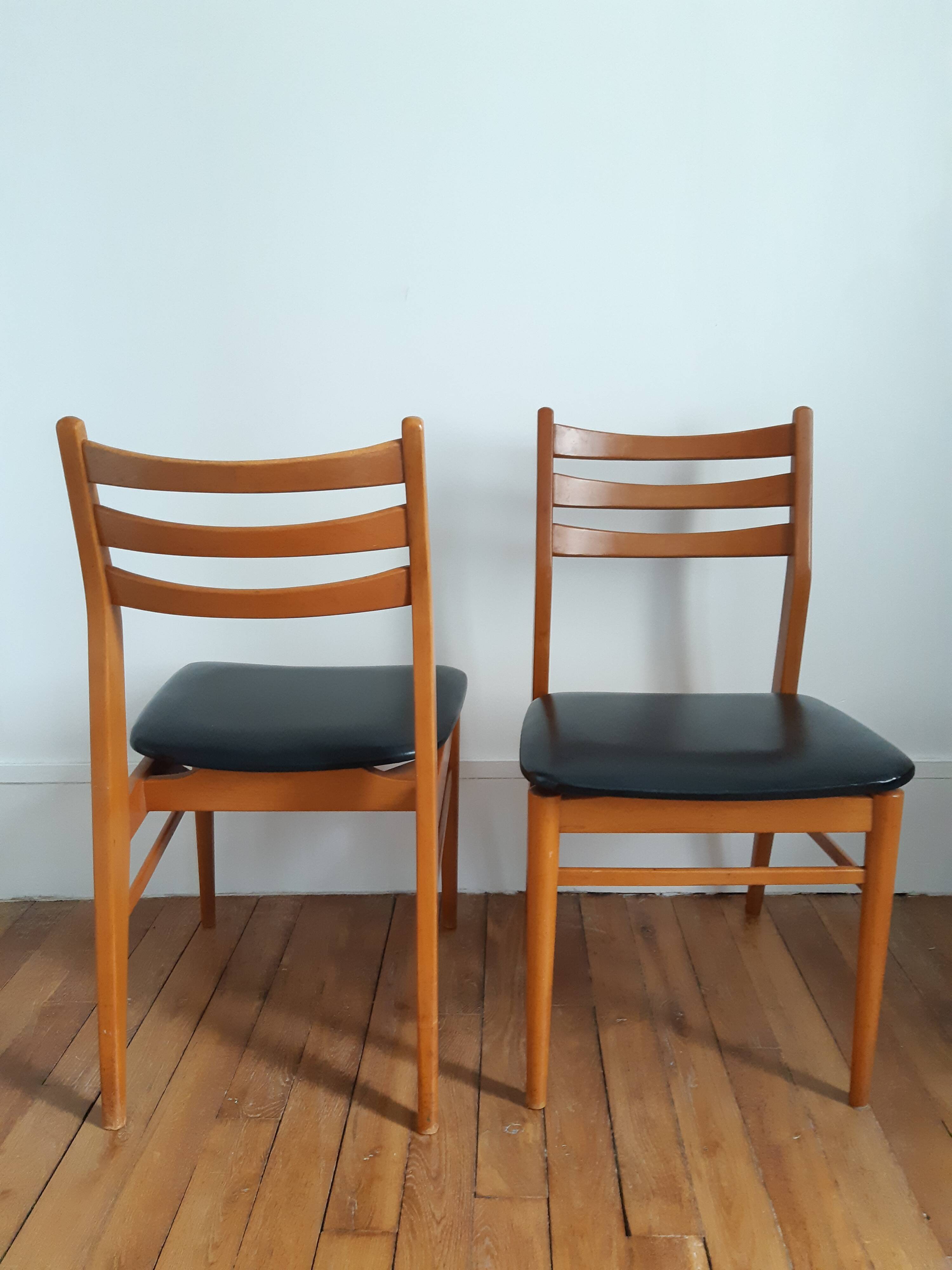 Set of 2 wooden chairs and skai