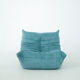 Ensemble de fauteuil et pouf Togo en velours côtelé bleu clair.