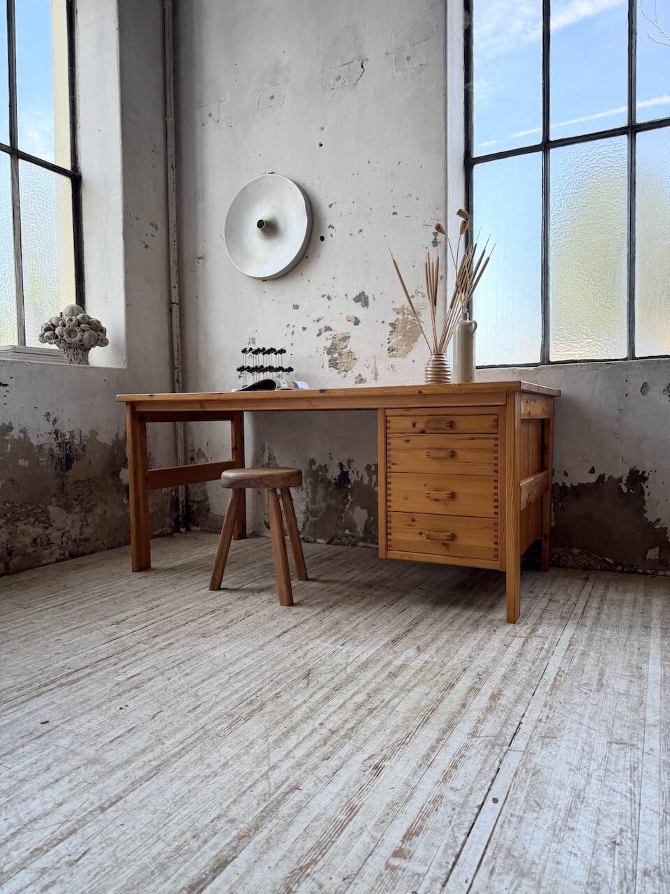 Bureau pin suédois style aperldoon 1970