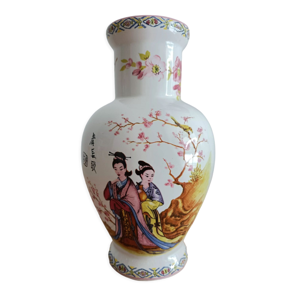 Vase chinois décor geishas peint à la main et signé Magnifique et élegant vase chinois 