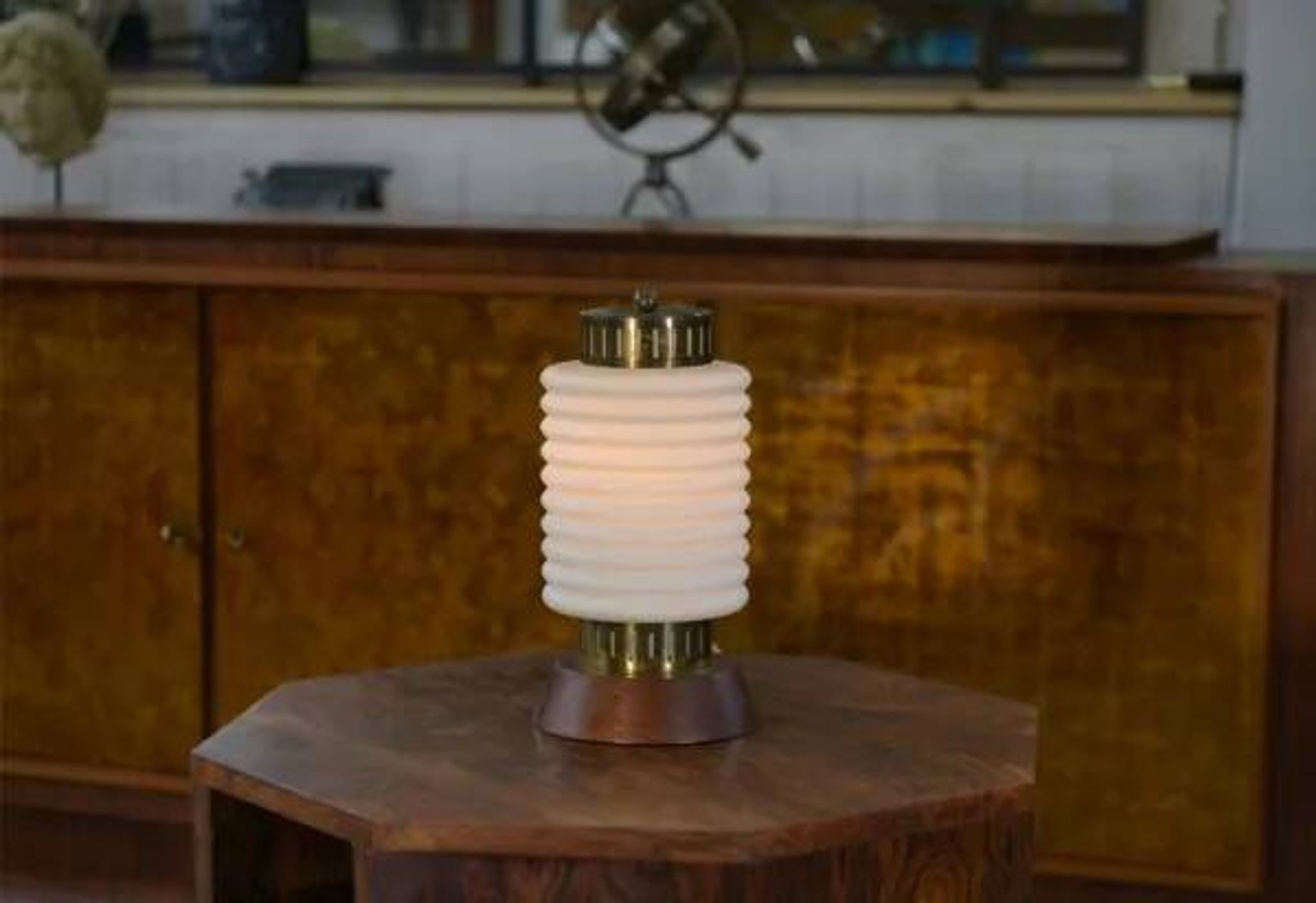 Lampe à poser scandinave avec opaline 1960’s