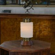 Lampe à poser scandinave avec opaline 1960’s