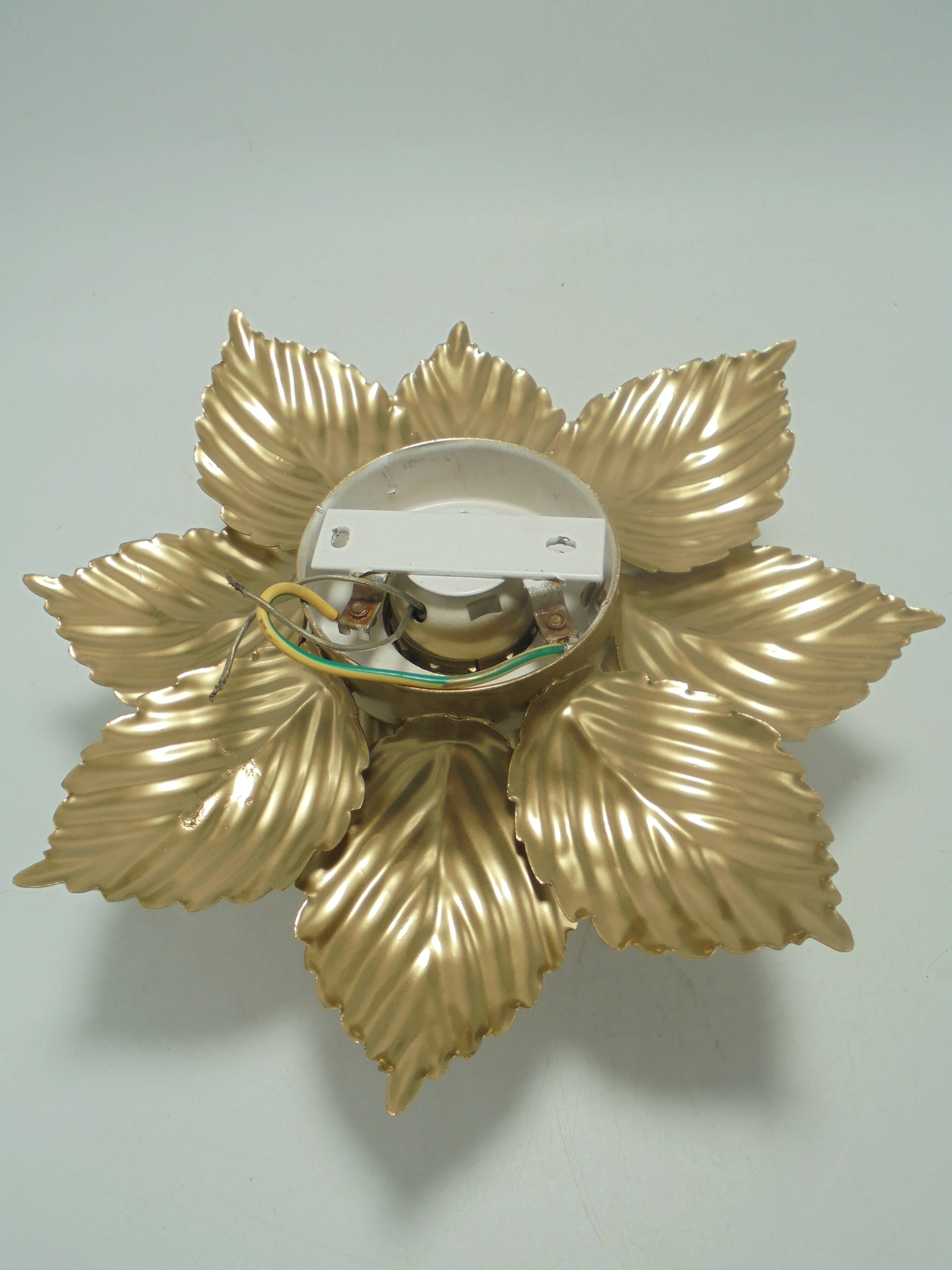 Golden flower wall lamp