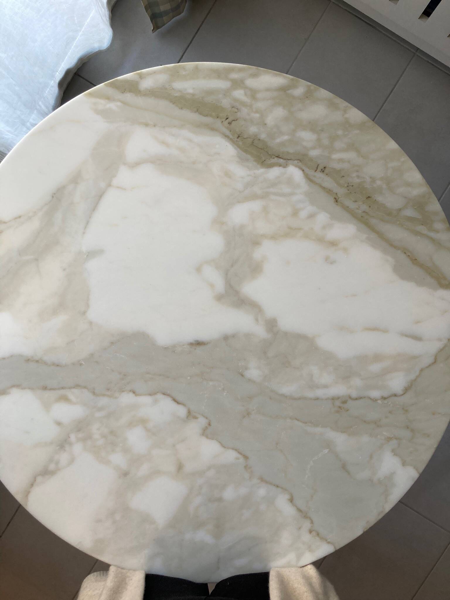 KNOLL TABLE SAARINEN MODEL WHITE