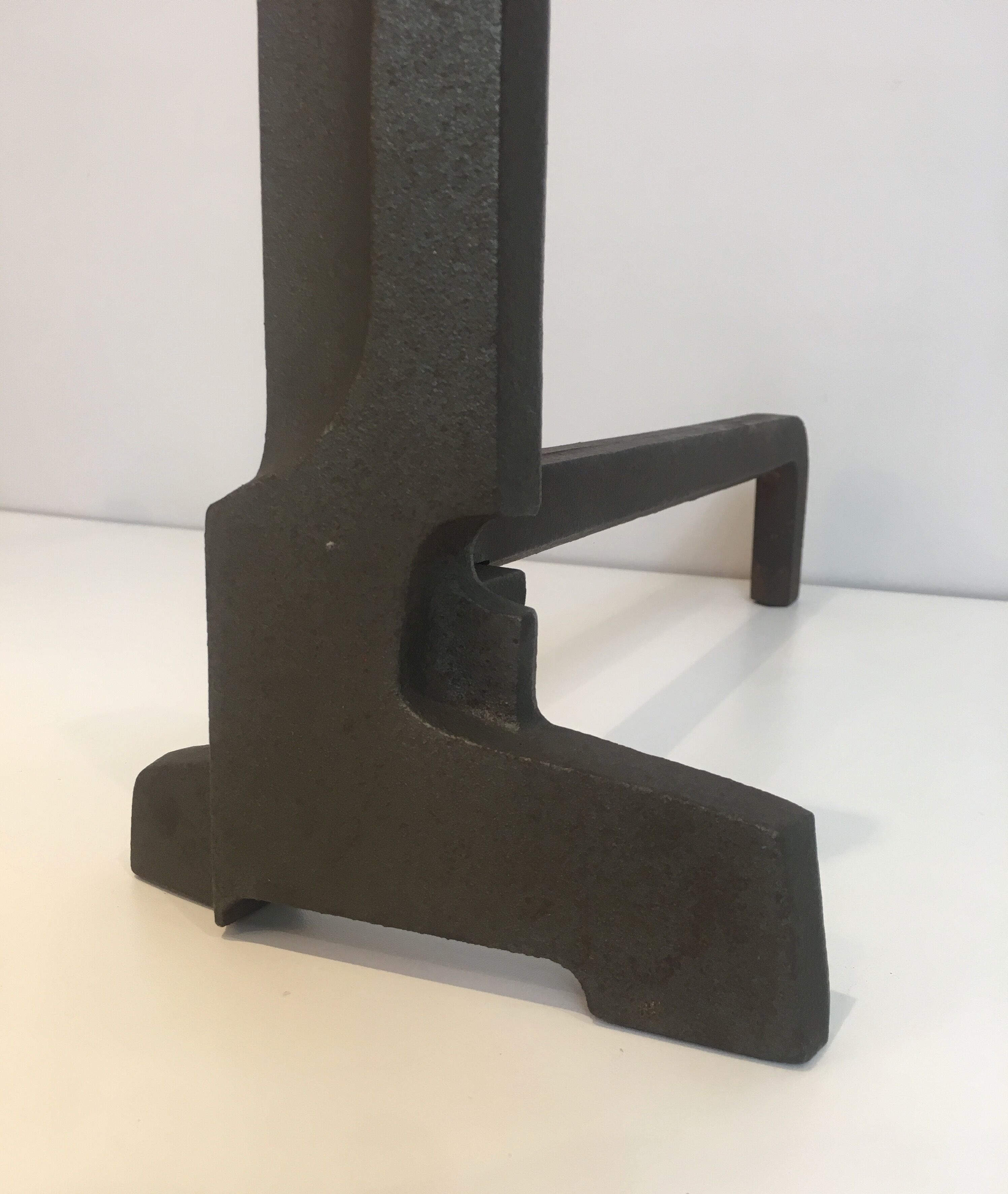 Pair of modernist chenets in cast iron and iron