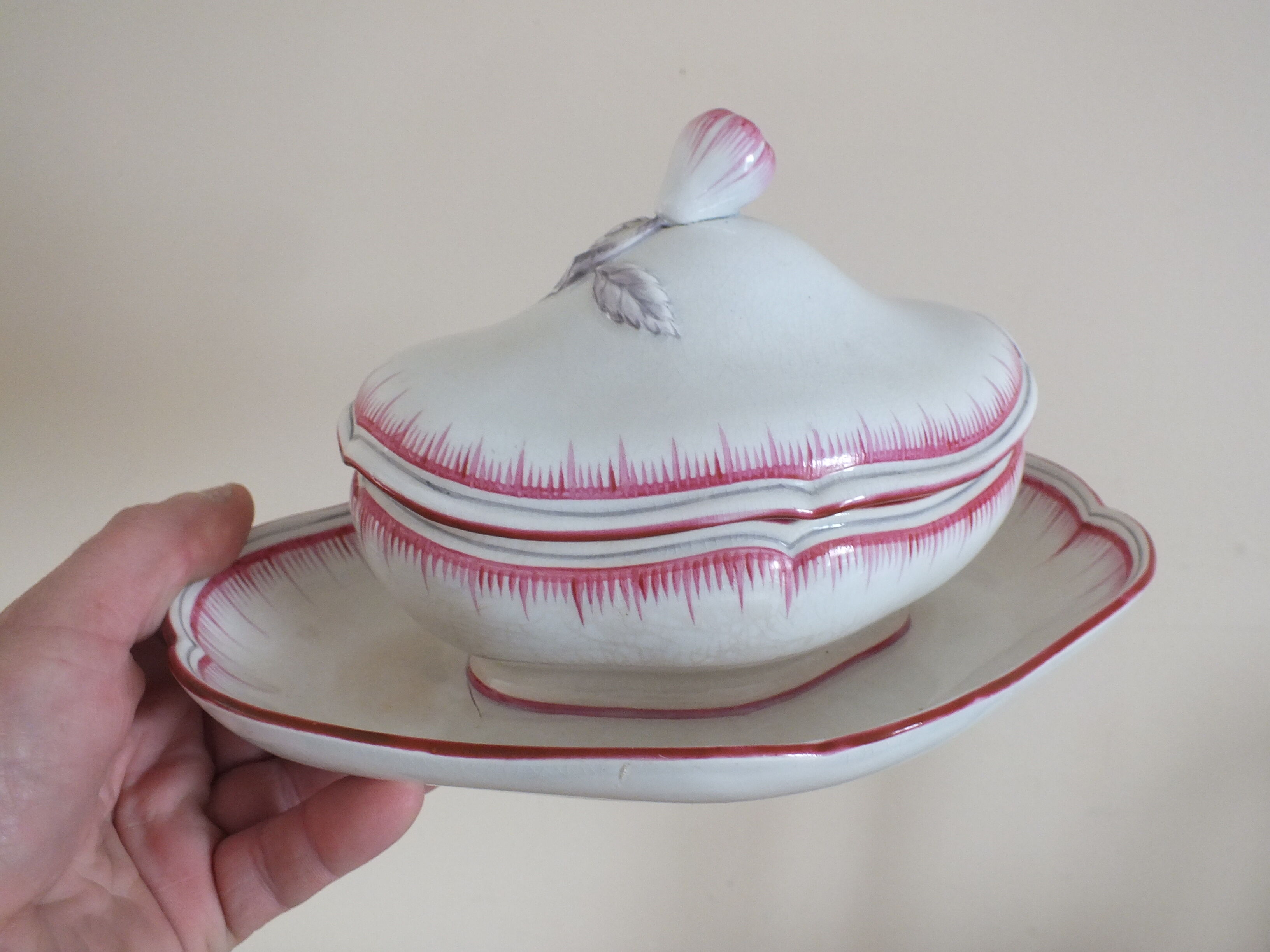 Old pink net sauce pot Lunéville KG China