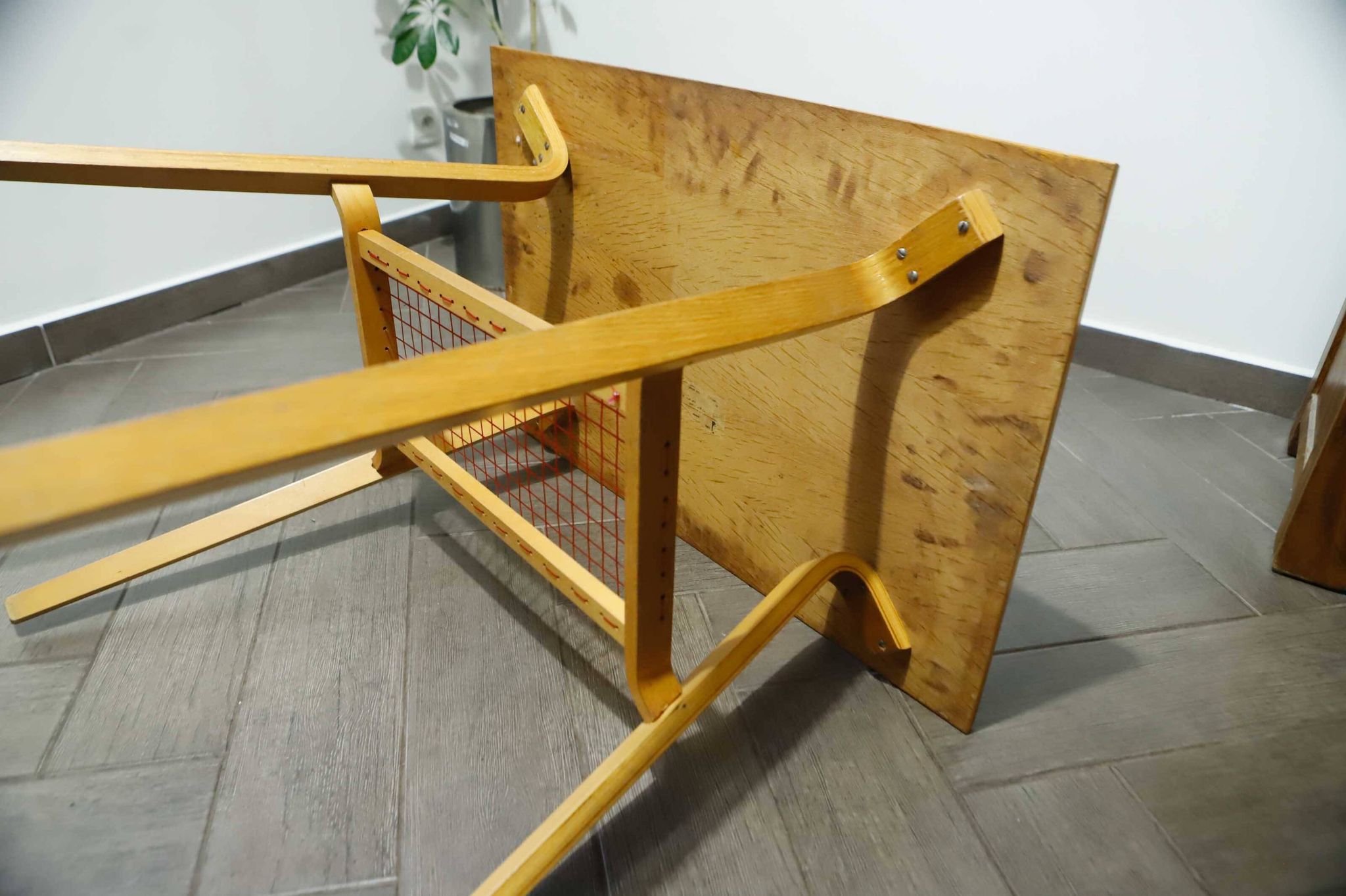 Brussels Style Retro Table with Red Woven Shelf
