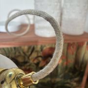 Lot de trois suspensions en opaline scandinave blanche