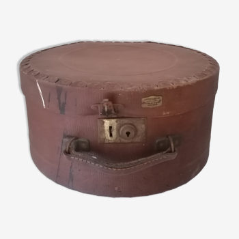 Boîte à chapeau ancienne
