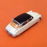 Voiture miniature  Citroën  DS 19   (1956)  Echelle : 1/43ème  Universal Hobbies