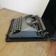 Machine à écrire vintage Remington grise
