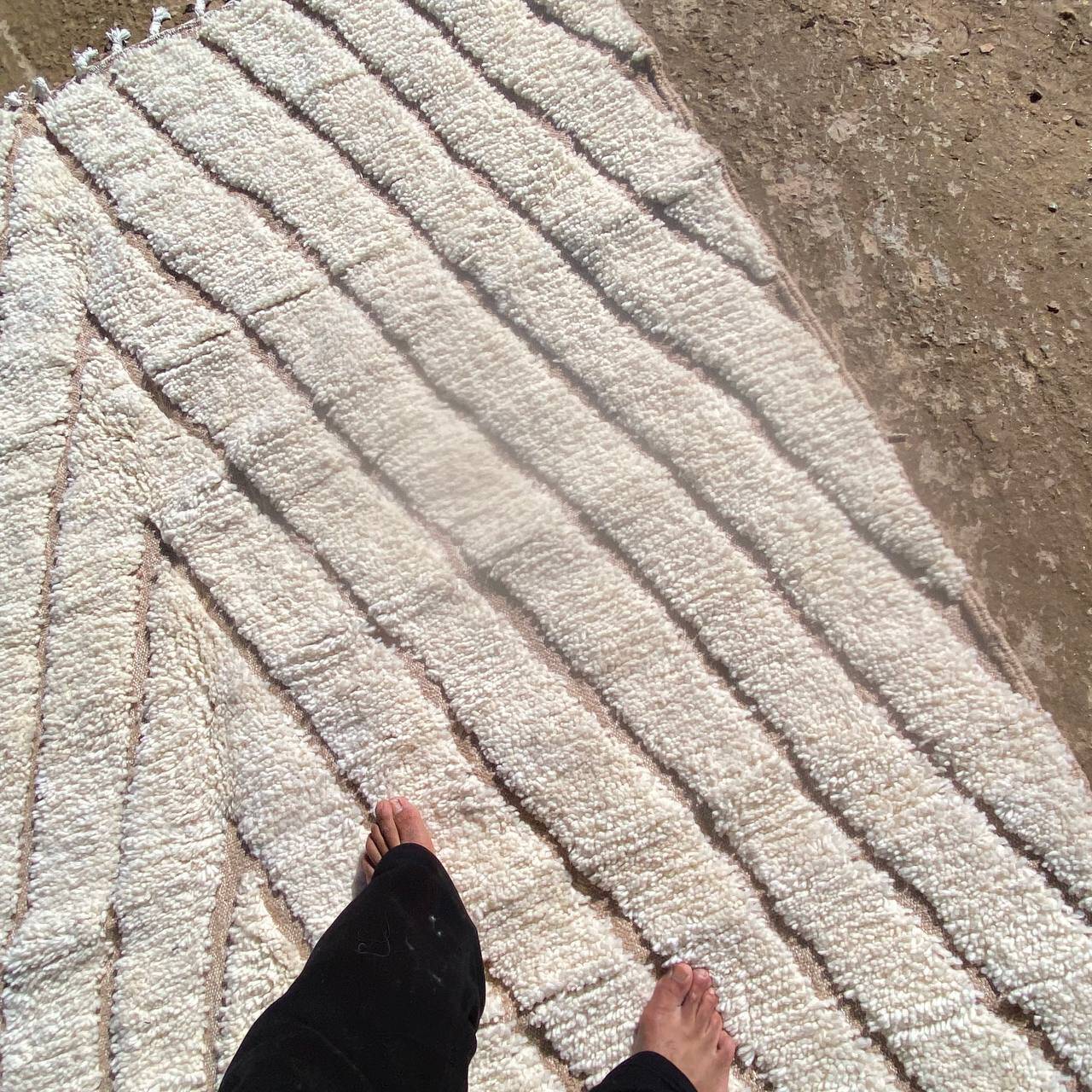 Handmade White Moroccan Wool Rug – Authentic Berber Craftsmanship & Timeless