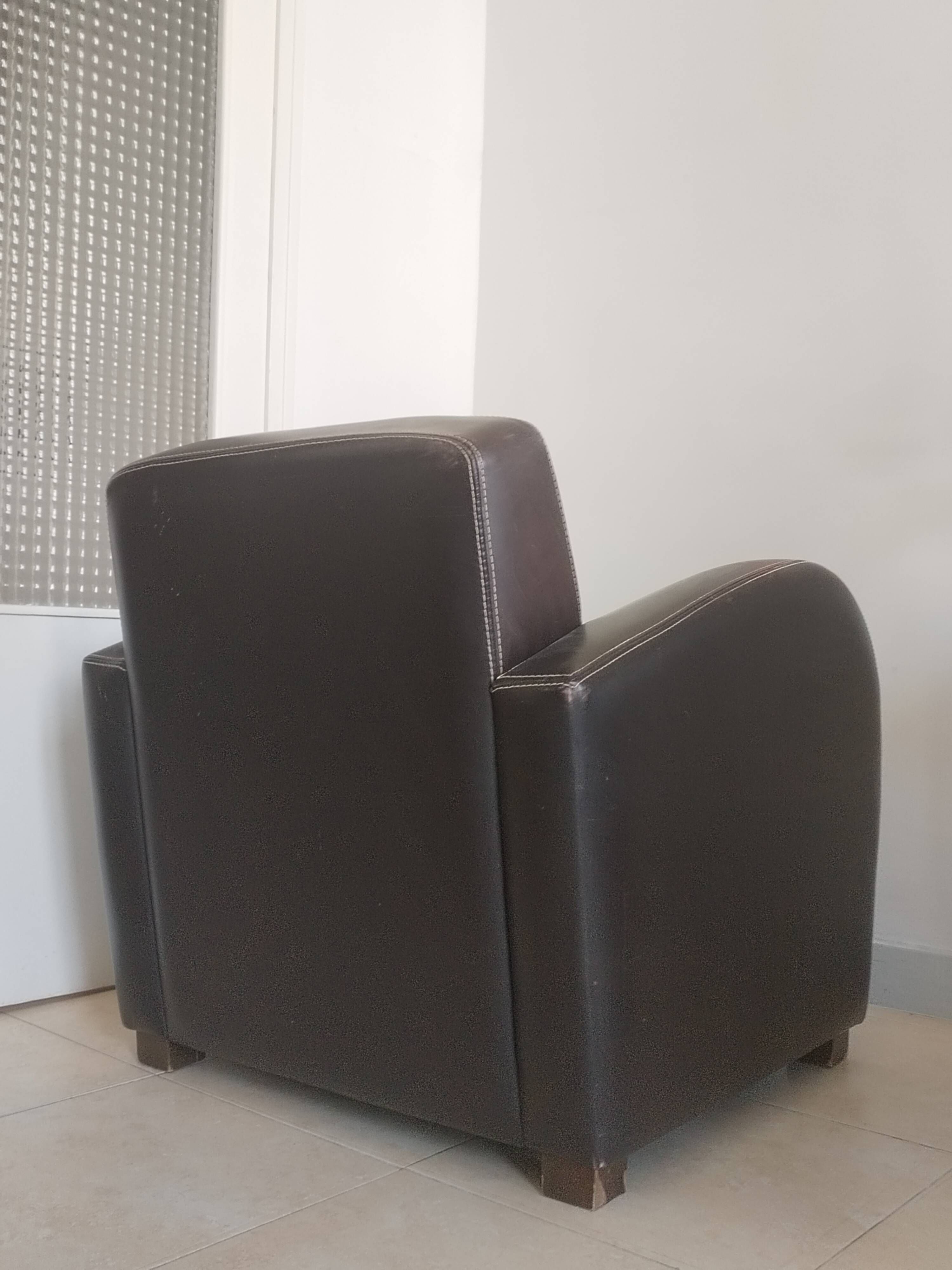 Vintage club armchair in dark brown leather – 1980s-1990s style
