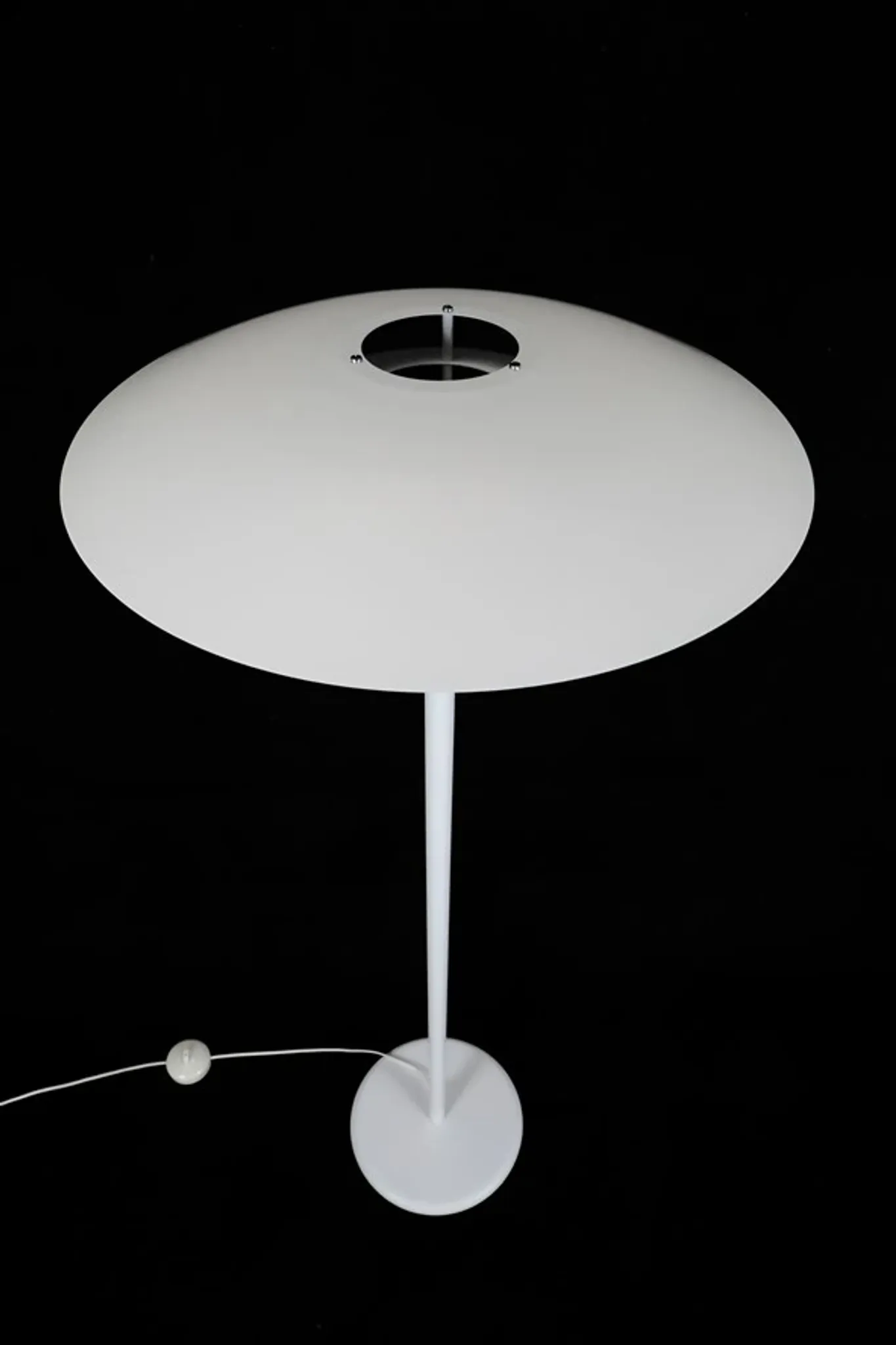 Multilayer floor lamp / white / Danish modern design / 1980s / Form-Light