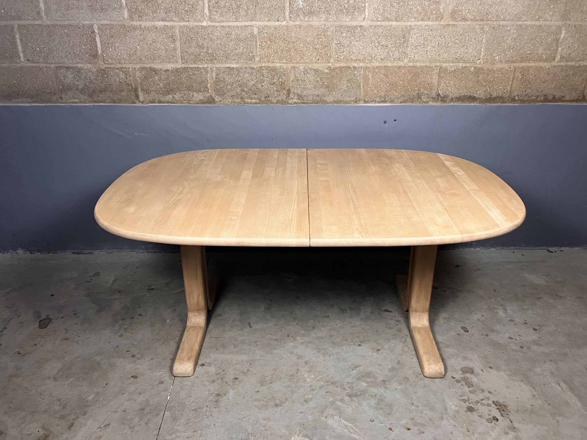 Oval extendable dining table in beech with Danish design.