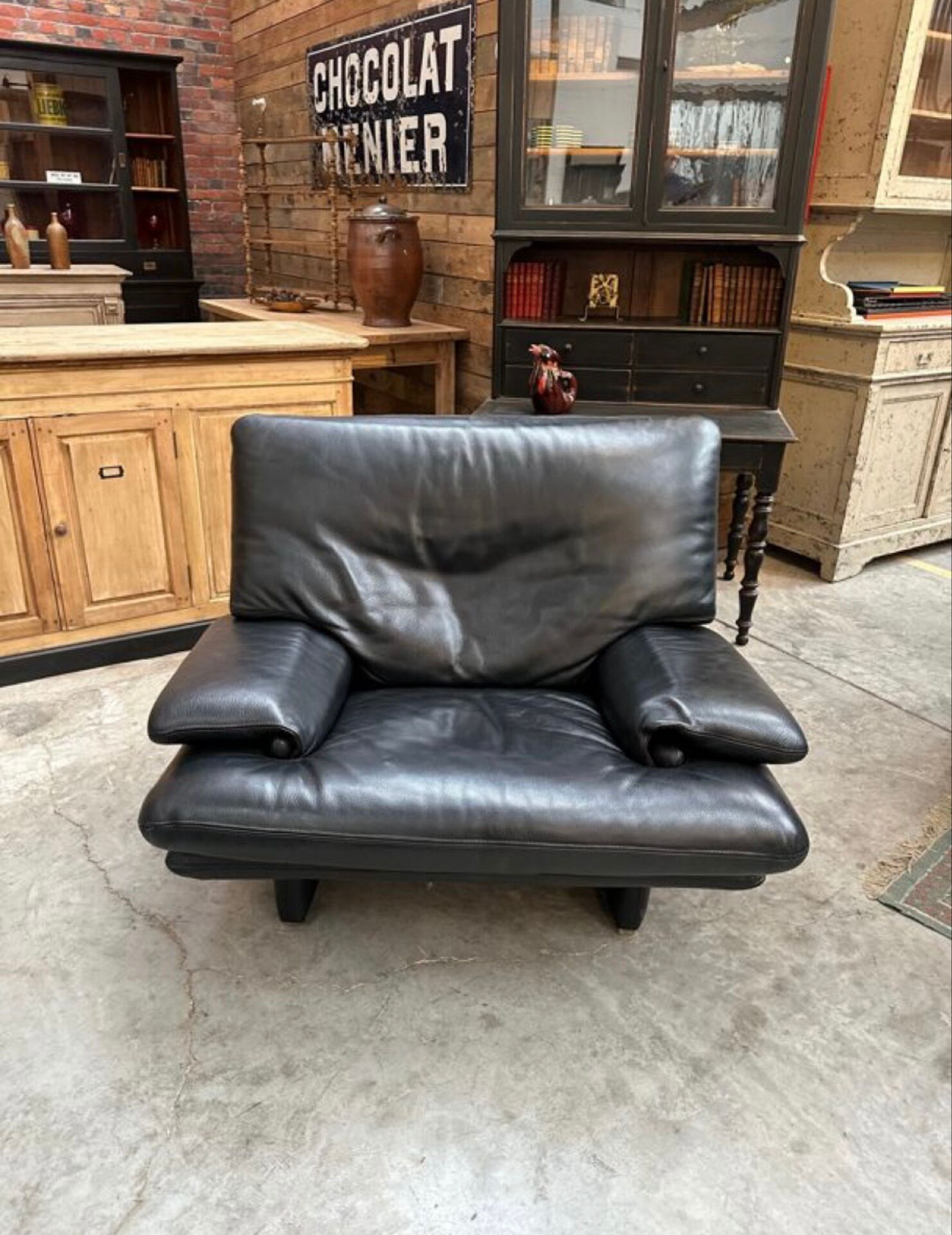 Black leather sofa – Italian design – 1980s