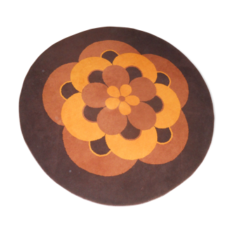 Vintage round rug with flower design