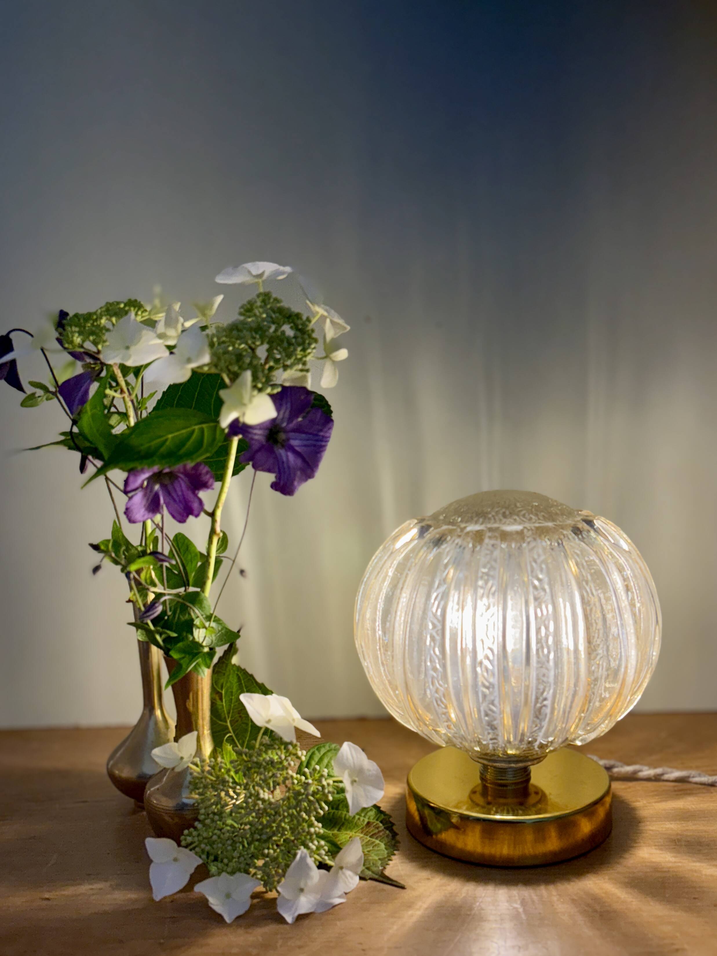 Vintage globe table lamp in half amber, half transparent molded glass