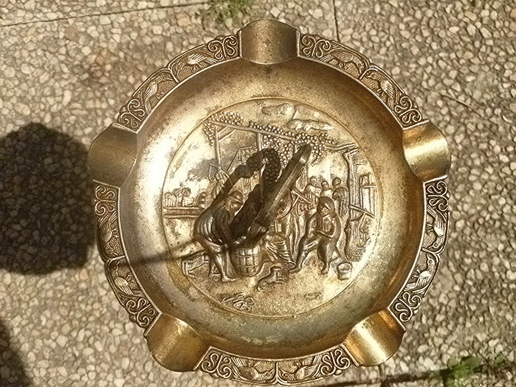 Ashtray on foot gilded metal