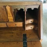 Oak scribane chest of drawers